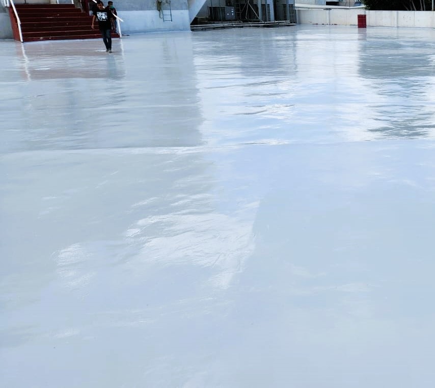 Restauración de cubierta industrial con sistema impermeable