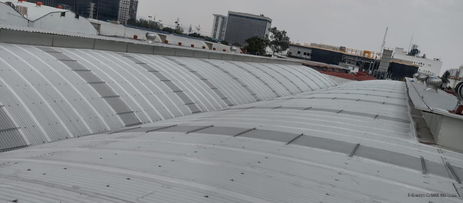 Protección impermeable aplicada sobre superficie industrial
