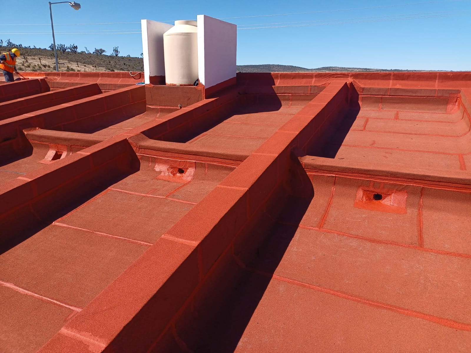 Instalación de sistema impermeabilizante en cubierta